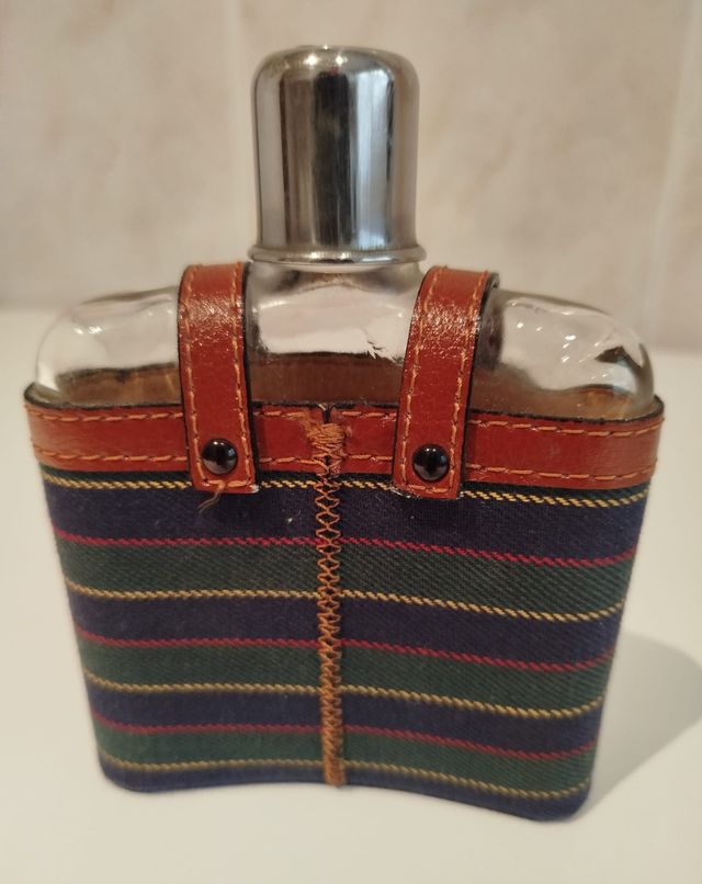 Petaca de vidrio y cuero