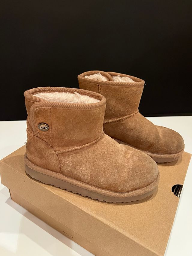 Botas UGG Marrones Talla 32.5 EU / 1 UK