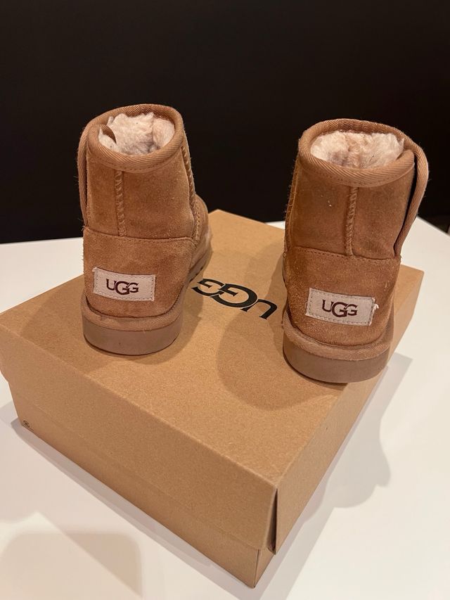 Botas UGG Marrones Talla 32.5 EU / 1 UK