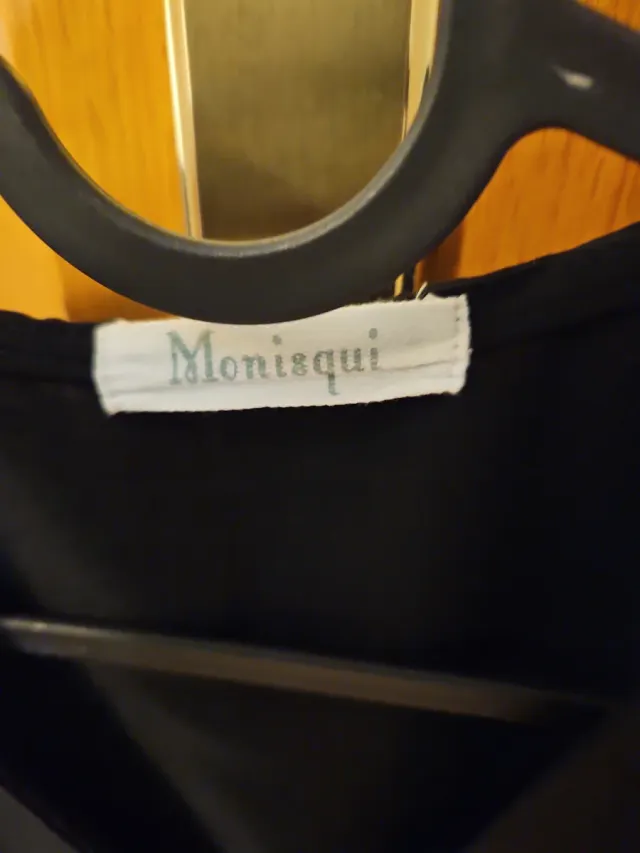 Top negro Monisqui manga corta fruncido