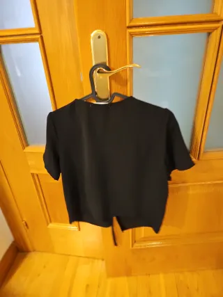 Top negro Monisqui manga corta fruncido