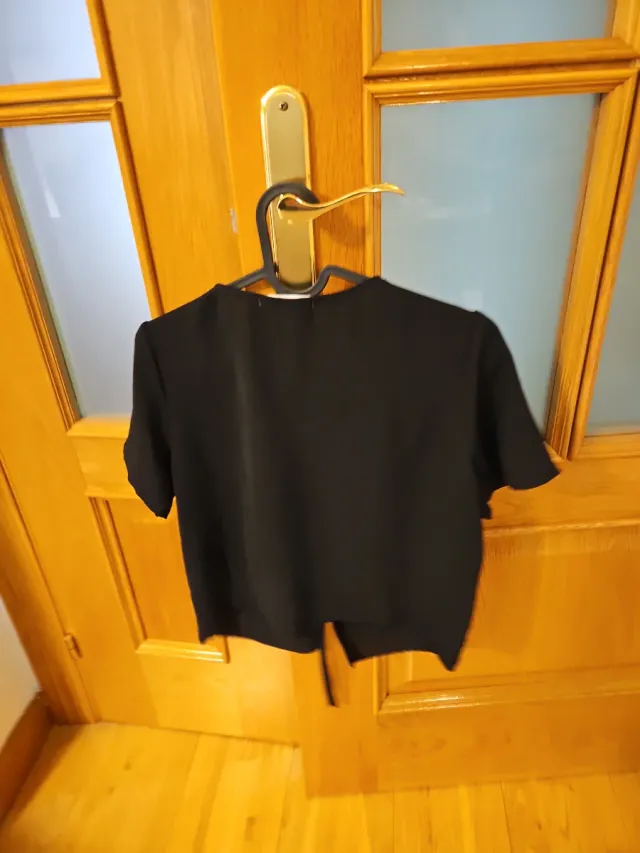 Top negro Monisqui manga corta fruncido