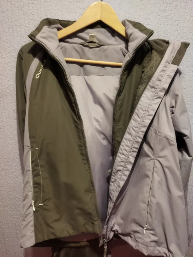 Abrigo impermeable Decathlon morado y gris