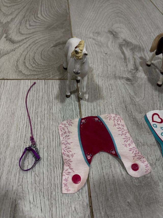 Set 4 Caballos Juguete con Accesorios