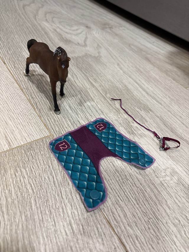 Set 4 Caballos Juguete con Accesorios