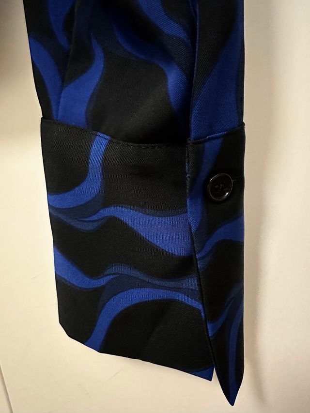 Blusa Zara blu e nera stampata