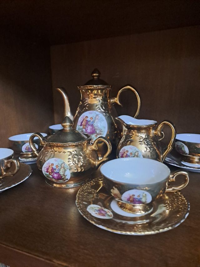 Juego de té/café de porcelana dorado