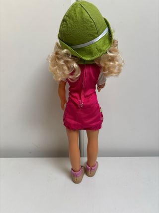 Muñeca Nancy con vestido rosa y sombrero