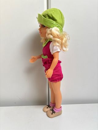 Muñeca Nancy con vestido rosa y sombrero