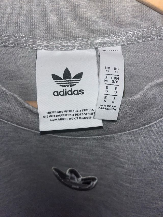 Sudadera Adidas gris sin capucha
