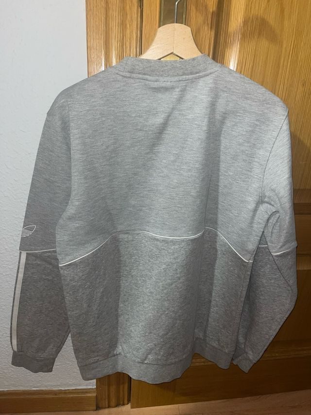 Sudadera Adidas gris sin capucha