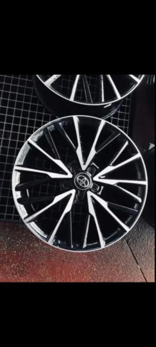 Llantas Toyota 18 Nuevas Caja