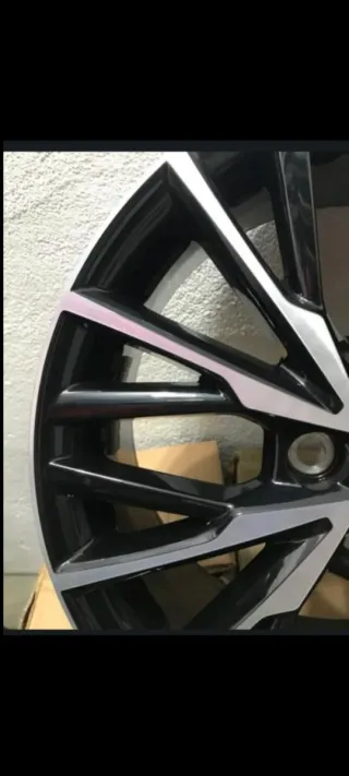 Llantas Toyota 18 Nuevas Caja