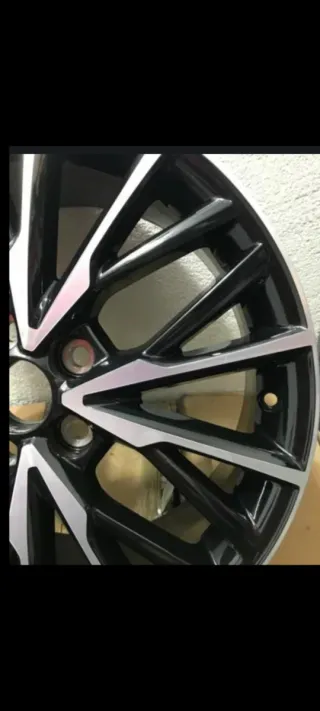 Llantas Toyota 18 Nuevas Caja