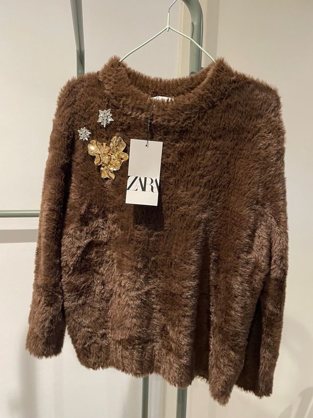 Jersey Zara peluche con apliques dorados