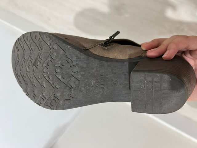 Botas marrones con hebillas