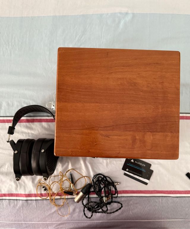 Audeze LCD X con cable extra y caja roble