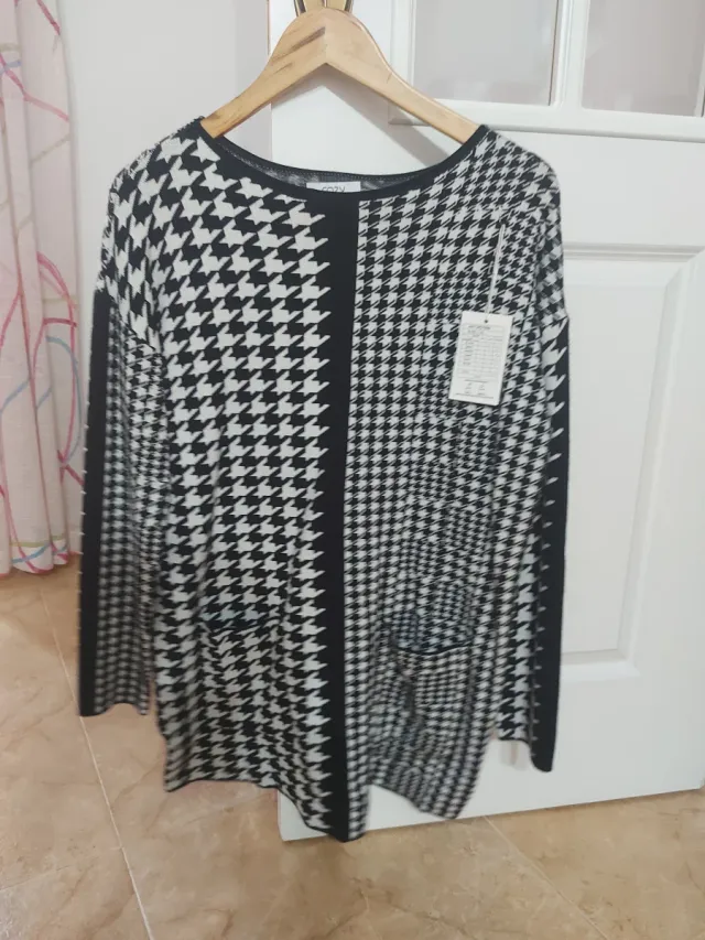 Jersey estampado blanco y negro