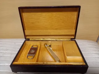 Caja madera años 60 con accesorios