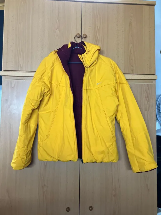 Chaqueta Nike reversible morado/amarillo
