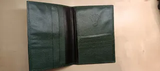 Porta pasaporte de cuero.