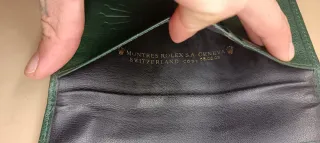 Porta pasaporte de cuero.