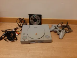 Playstation 1 con due giochi