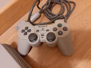 Playstation 1 con due giochi