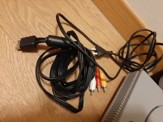 Playstation 1 con due giochi