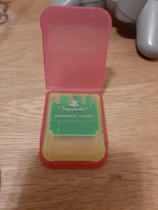 Playstation 1 con due giochi