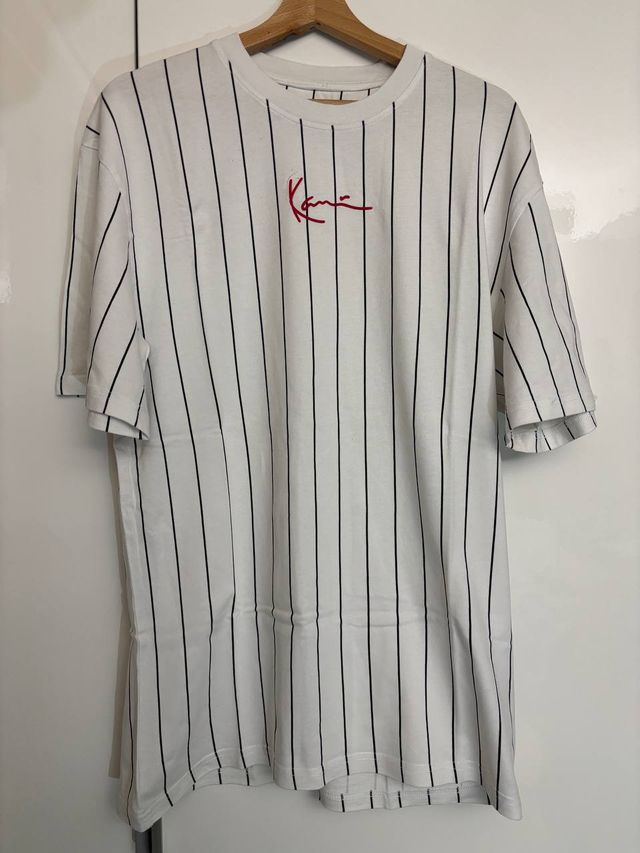 Maglietta bianca a righe, buone condizioni, usata