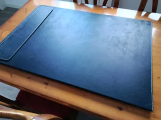 Protector escritorio piel negro