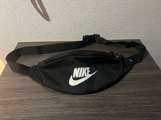 Riñonera Nike Negra