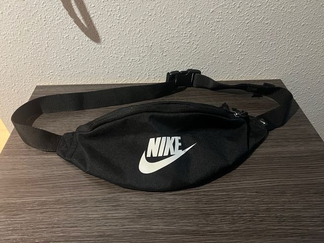 Riñonera Nike Negra