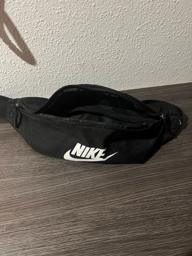 Riñonera Nike Negra