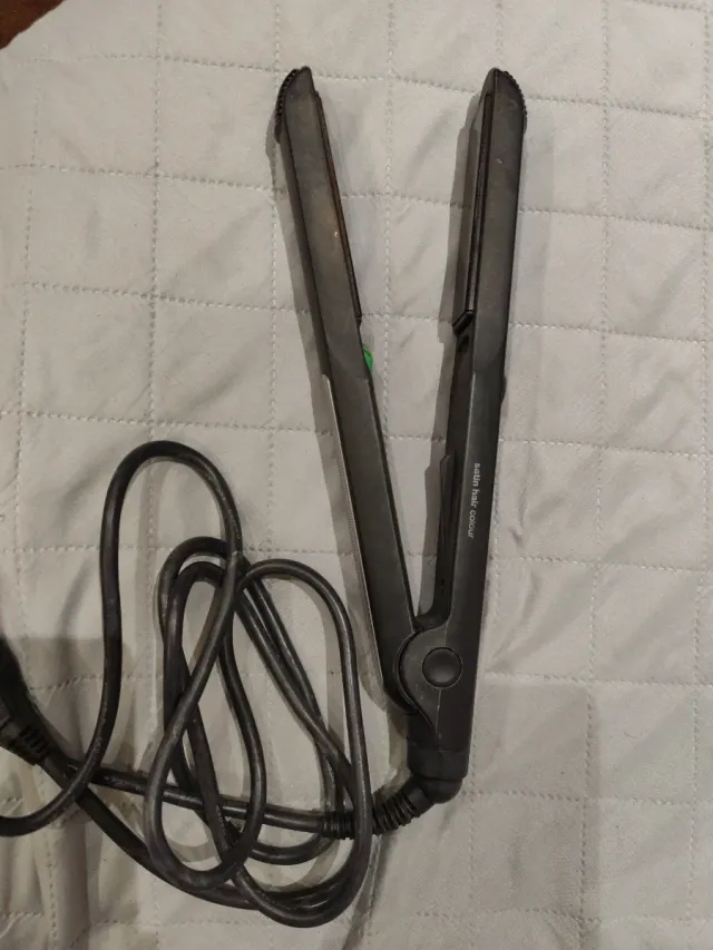 Plancha de pelo Braun negra y roja