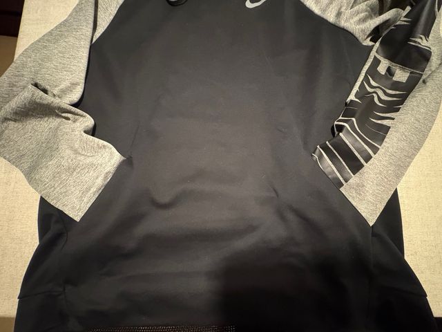 Sudadera Nike Dry-Fit.Talla XL(tallaje grande)