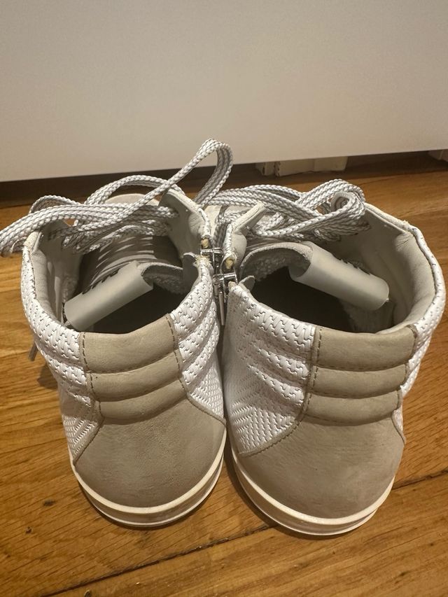 Zapatillas P448 Mujer Talla 38 Plata y Blanco