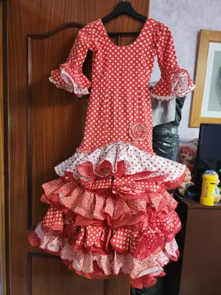 Traje de flamenca rojo y blanco lunares