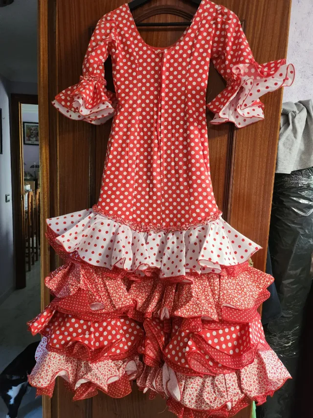 Traje de flamenca rojo y blanco lunares
