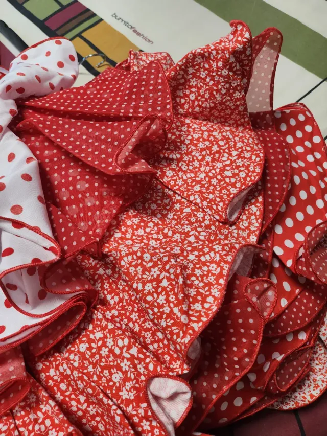 Traje de flamenca rojo y blanco lunares