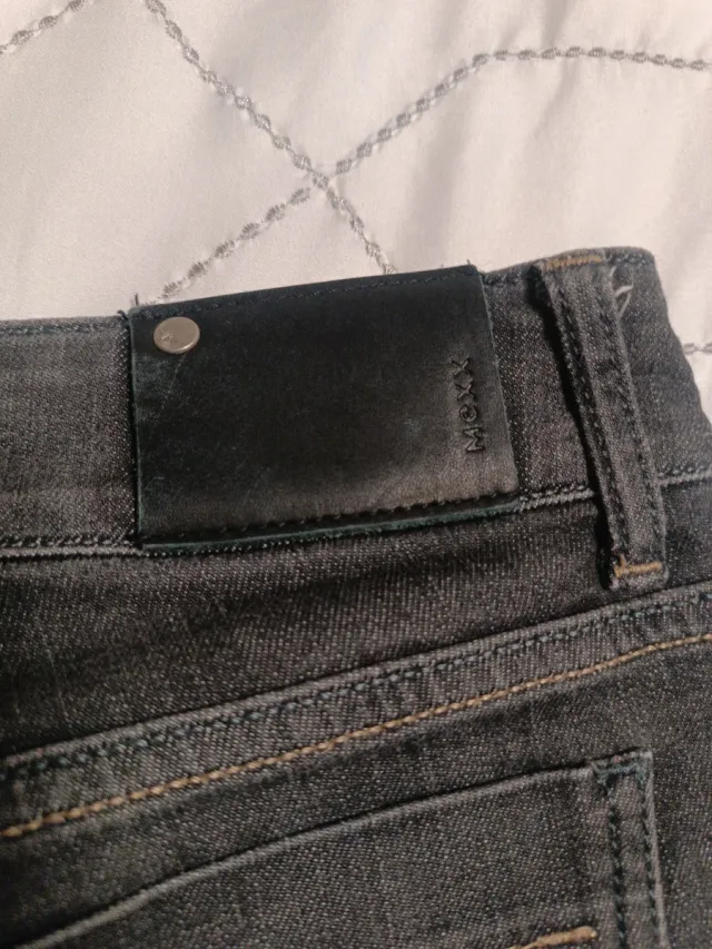 Pantalón vaquero negro marca mexx