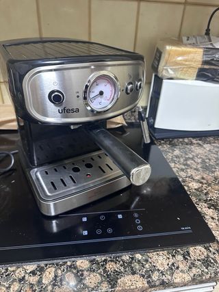 Cafetera Ufesa Negra y Plateada