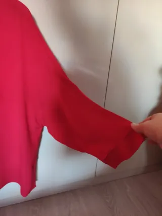 Blusa roja elegante y cómoda