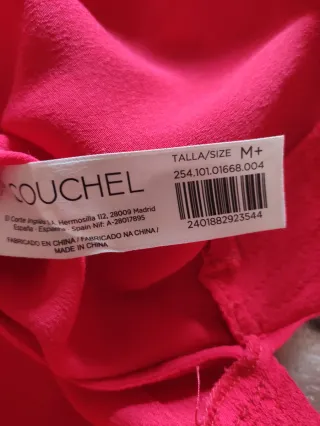 Blusa roja elegante y cómoda