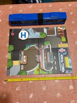 Lote de coches y accesorios de juguete