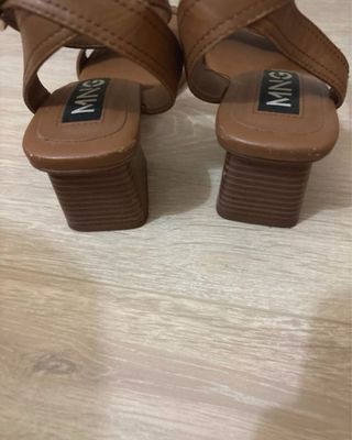 Sandalias tacón Mango marrones
