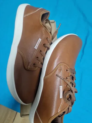 Zapatos HOBIBEAR Marrones y Blancos