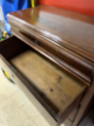 Cómoda antigua de madera