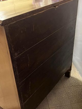 Cómoda antigua de madera